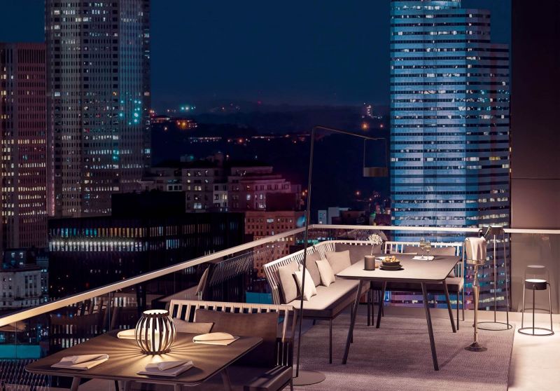 Aménagement extérieur d'un salon de jardin avec banquette en aluminium thermolaqué collection Urban par Solpuri à New York