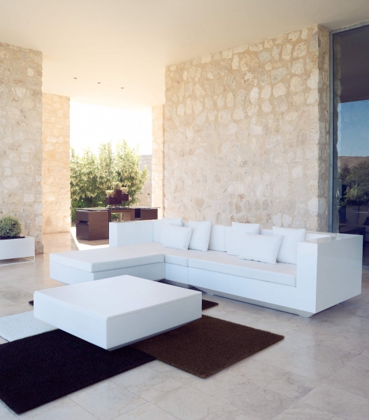 Salon de jardin modulable blanc de la collection Vela par Vondom