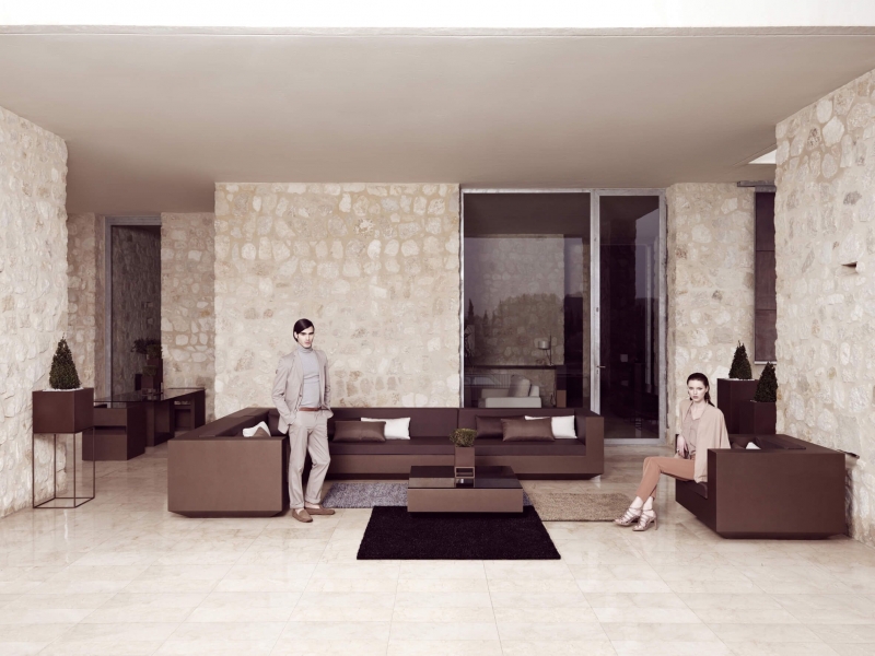 Salon de jardin de la collection Vela par Vondom à Nice